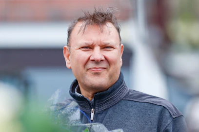 Aiemmin muun muassa Killerin raviradalla valmentanut Dimitri Palmroos on siirtynyt kansainvälisille vesille. Uusin projekti on ratatalli Eskilstunasta.
