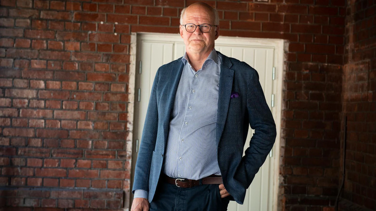 Tunnetko itsesi lobbariksi, kysyi yksi Reijo Karhisen lapsista kuultuaan tämän olevan mukana hallitusneuvotteluissa. Ensin rooli tuntui vieraalta. "Kai minä sitten lobbaan raporttini puolesta, mutta viime kädessä alkutuottajan puolesta", Karhinen kertoo.