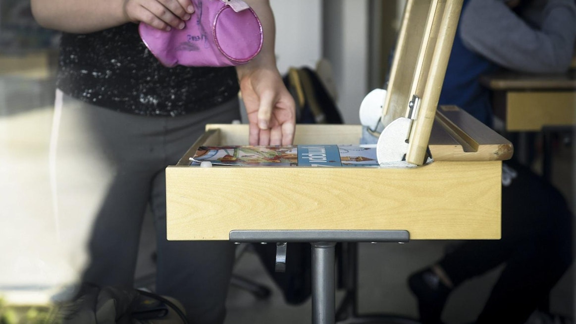 Koulujen välisiä eroja oireilussa selittivät tutkimuksen mukaan parhaiten erilaiset psykososiaaliset tekijät, kuten huoli sisäilmasta ja viihtyminen koulussa. Lehtikuva / Emmi Korhonen