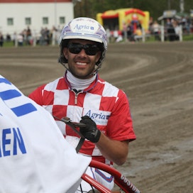 Solvallan valmentaja Claes Sjöström on ohjastanut ja voittanut Suomessakin.