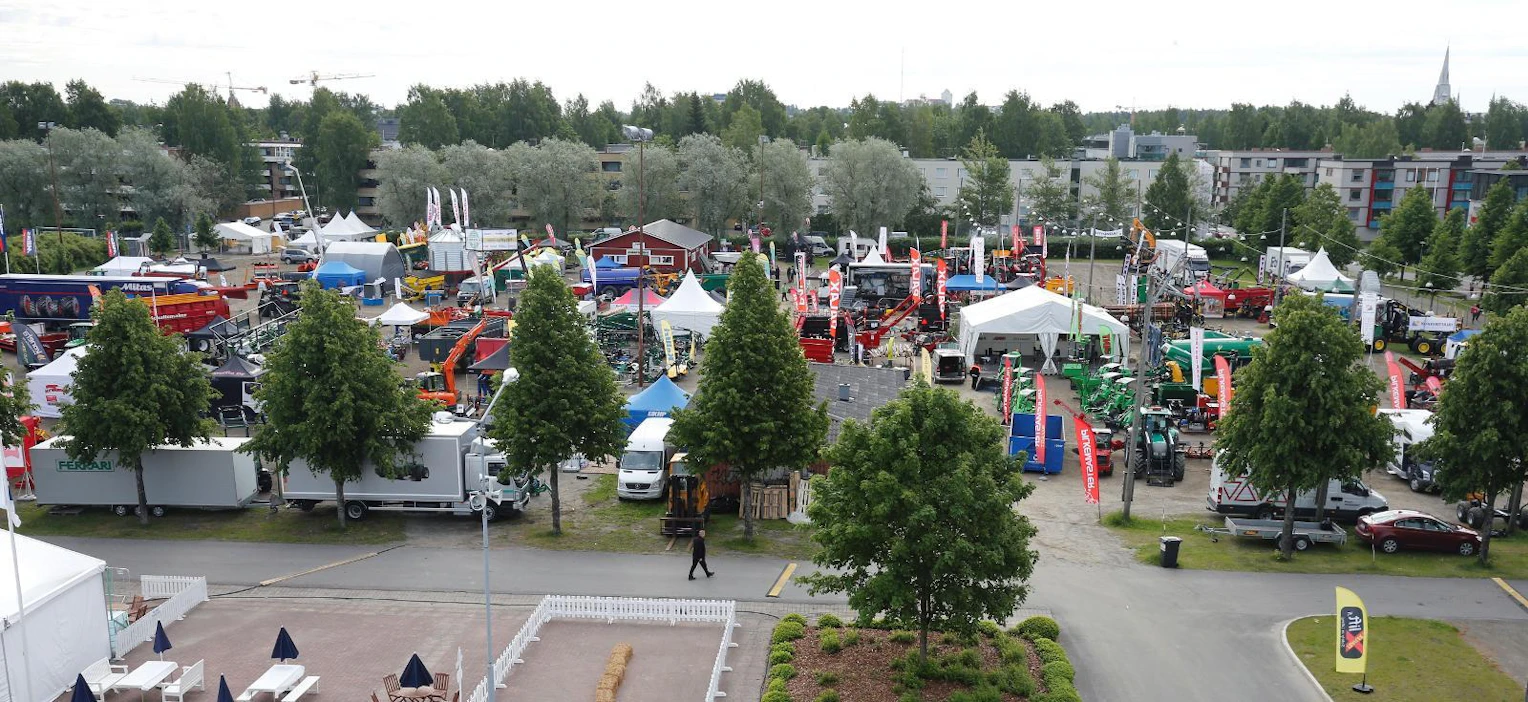 Maatalousnäyttelyissä on yhä paljon telttoja, mutta strippitelttaa on nykynäyttelystä turha etsiä. Kuva on Joensuun Farmarista vuodelta 2015.