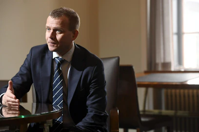 Valtiovarainministeri Petteri Orpon (kok.) tavoitteena on, että valtion euromääräinen lisävelkaantuminen loppuisi vuonna 2020.