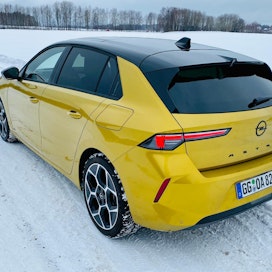 Opelin uudet sähköiset voimalinjat ovat kiinnostaneet asiakkaita, joten merkki on pystynyt kasvattamaan myyntiään laskevilla markkinoilla. Kuvassa uusi Astra.