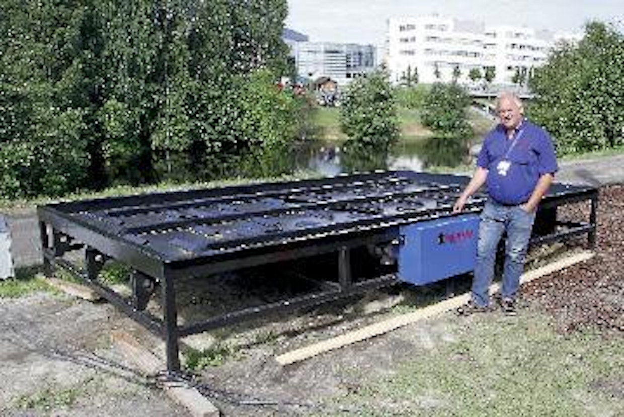Biofiren 3x5 m hydraulitoiminen pohjapurkain soveltuu 60–700 kW palopäille. Kattilakokojen kasvaessa tarve suuremmille syöttöjärjestelmille lisääntyy, kertoo toimitusjohtaja Reijo Santala. Uutuustuote oli myös 500 kilowatin kuivurikäyttöön soveltuva poltin keraamisella palopäällä, joka sopii kaikkiin markkinoilla oleviin kattiloihin. (TV)