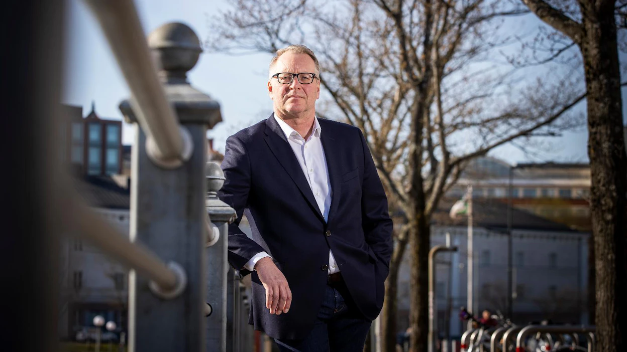 "Ehkä päättäjille pitäisi järjestää maanpuolustuskurssin kaltaisia metsäteollisuuskursseja", Vanhala vitsailee.