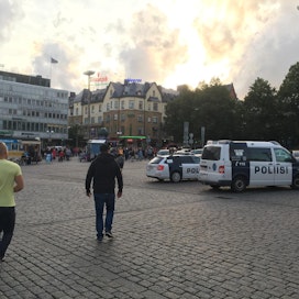 Turun puukotuksen seurauksena Lounais-Suomen poliisille ei ole tullut suoranaista vihjeiden tulvaa, mutta vastaanottokeskuksiin on kohdistunut useita uhkauksia.