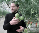 Sebastian Anttila viihtyy isänsä suvun kotikonnuilla Satakunnassa. Hän nauttii suomalaisesta elämänmenosta, joka on rauhallisempaa kuin sveitsiläinen.