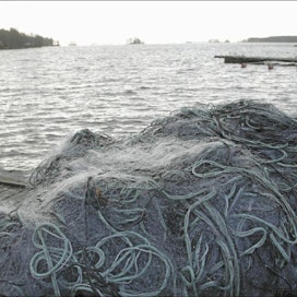 Metsähallituksen erätarkastuksissa havaitut rikkeet liittyivät usein kalaverkkojen puutteelliseen merkintään. Jaana Kankaanpää