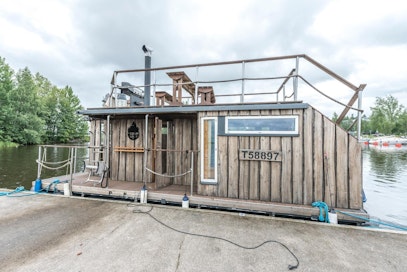 The Saunalautta valmistui noin neljässä kuukaudessa.