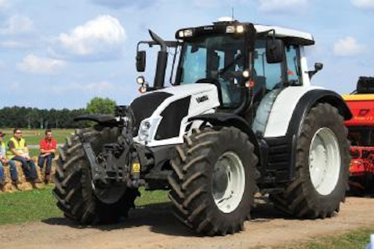 Valtra N123 -traktori on nyt saatavana myös portaattomalla Direct-vaihteistolla.