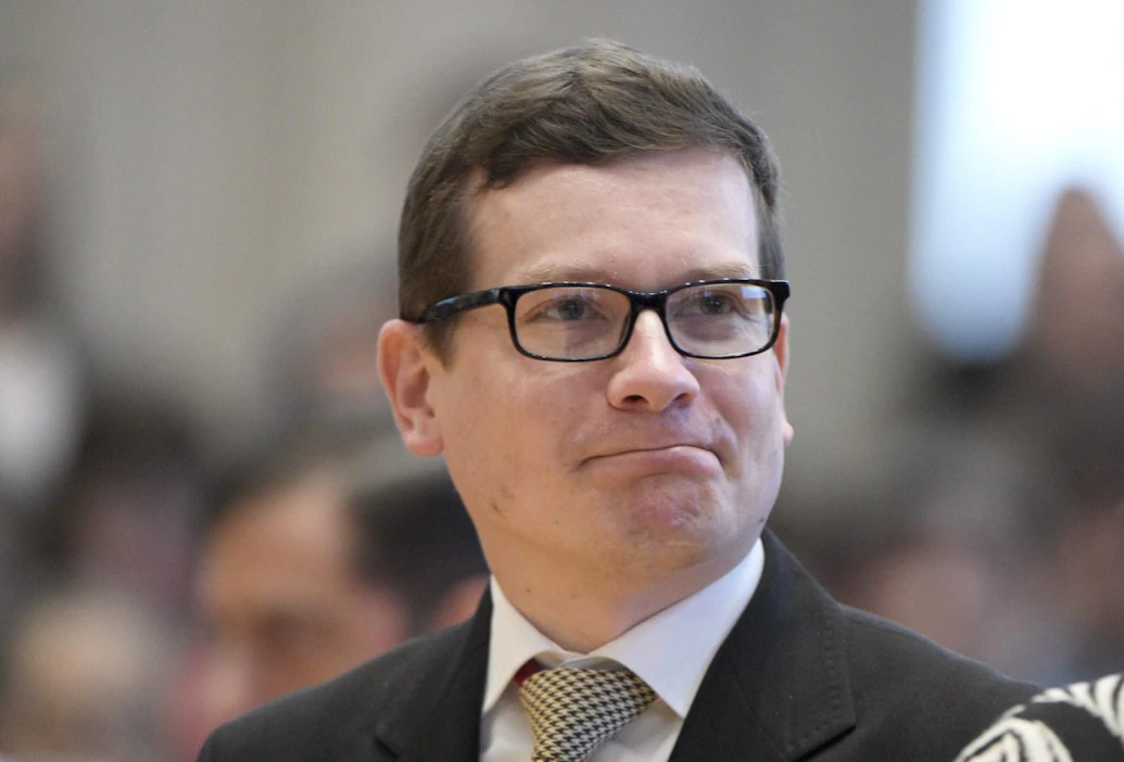 Helsingin Sanomien vastaava päätoimittaja Kaius Niemi sai yhtiön hallituksen tuen Puolustusvoimien Viestikoekeskusta koskevassa jutussa. LEHTIKUVA / MARTTI KAINULAINEN