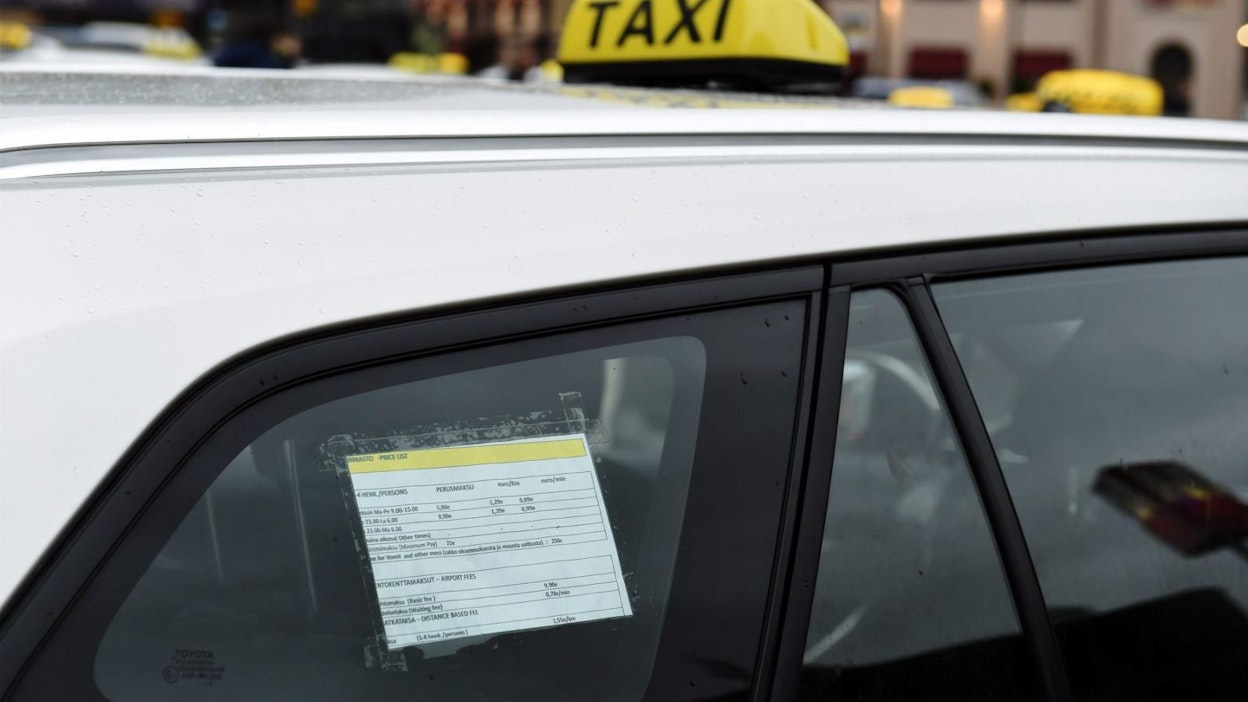 Nykyinen taksilaki tuli voimaan toissa vuoden heinäkuussa. Sitä ennen taksien hinnoittelu määräytyi yhtenäisten taksojen mukaan. LEHTIKUVA/AFP