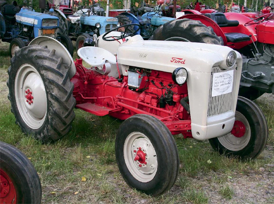Ford NAA Golden Jubileum 1953–1954 Detroit, Michigan, USA Valmistettu yhteensä 128 965 kpl