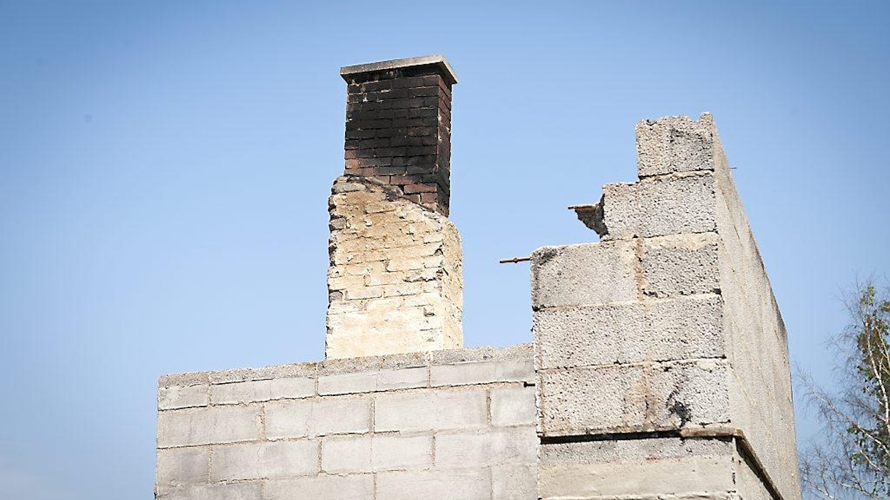 Ari Hiiri korjausrakentaminen uudisrakennus navetta tulipalon jälkeen