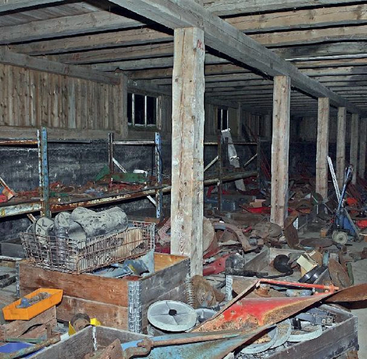 Purkuosia myydään jatkuvasti, joten valikoima on oltava kattava. Esimerkkinä Kvernelandin ojakset (pikkukuva) ovat edelleen uudenveroisessa kunnossa. Hinta on todella kohtuullinen.