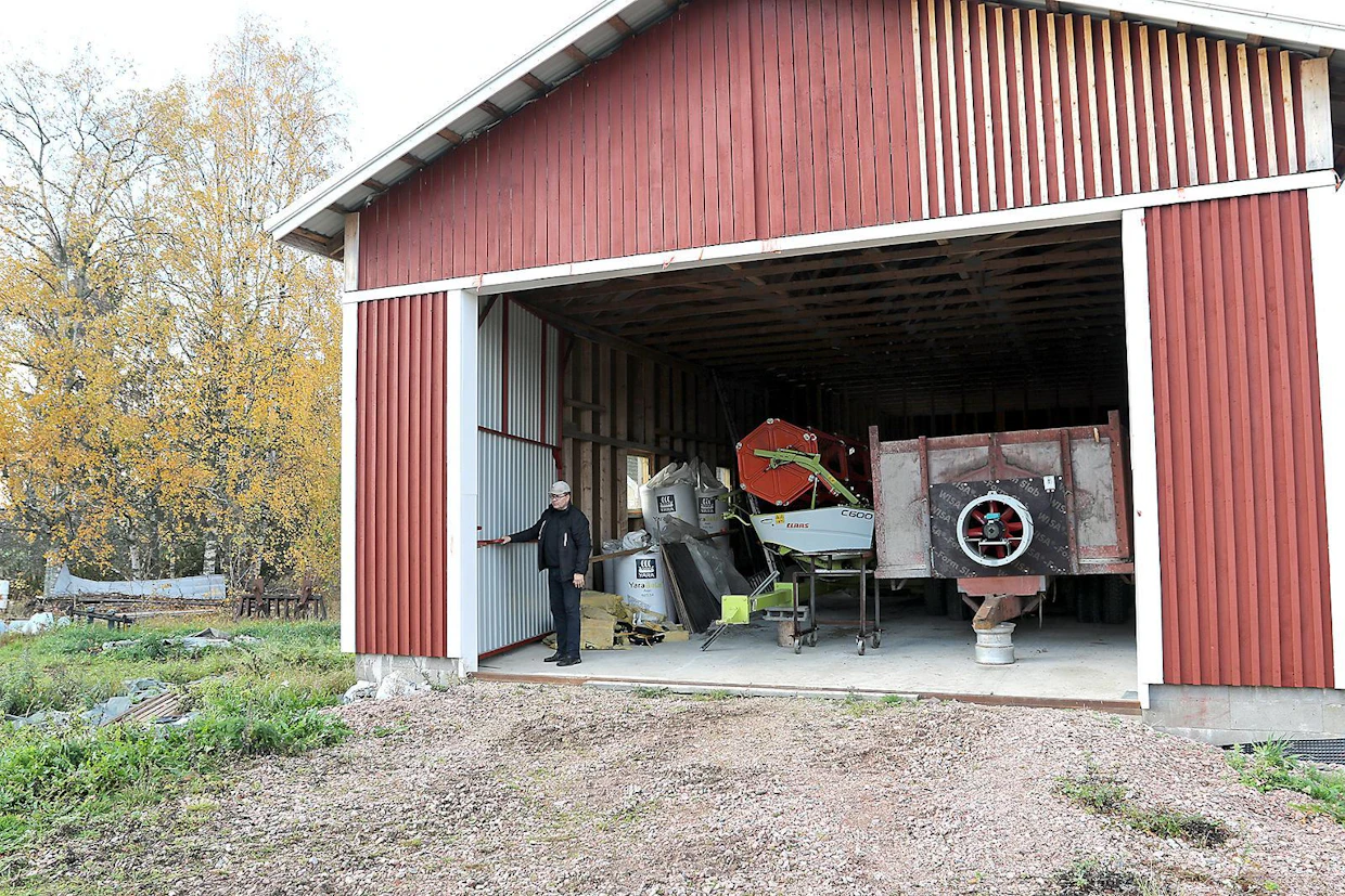 Sisäpuolisilla liukuovilla lähes koko hallin päädyn leveys voidaan hyödyntää oviaukkona.
