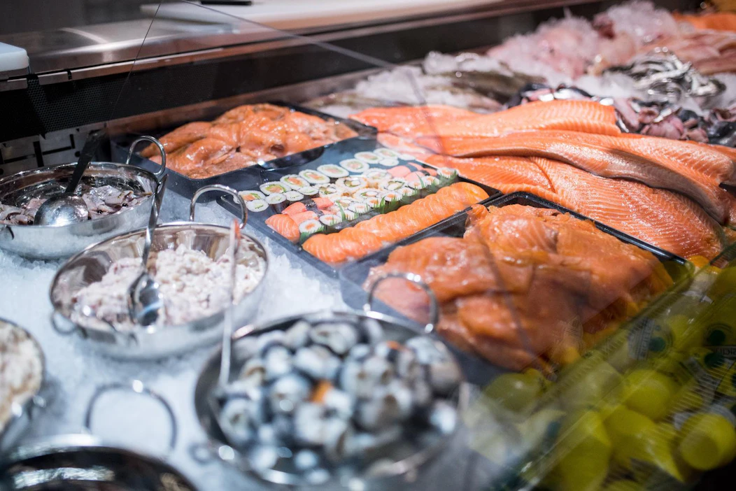 Envitecpolis on selvittänyt sushiaterian hiilipäästöjä suhteessa ravintoainesisältöön.