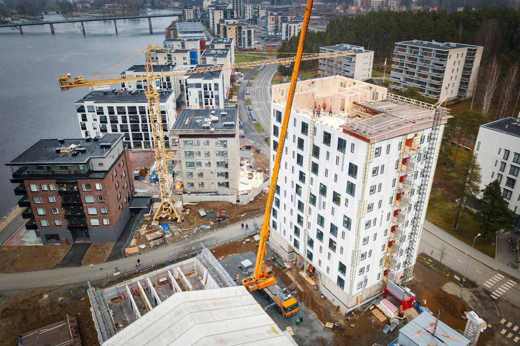 Joensuun Penttilänrantaan rakennettiin vuonna 2018 Suomen korkeinta puurakennusta.
