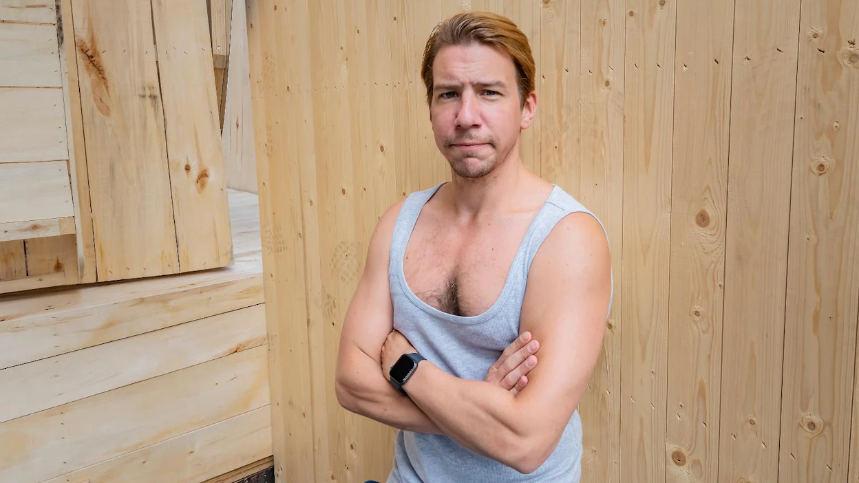 Seinäjoella Törnävän kesäteatterissa esitetään kesällä 2019 Monty Pythonin musikaalikomedia Spamalot. Komediassa on mukana myös näyttelijä Aku Hirviniemi.