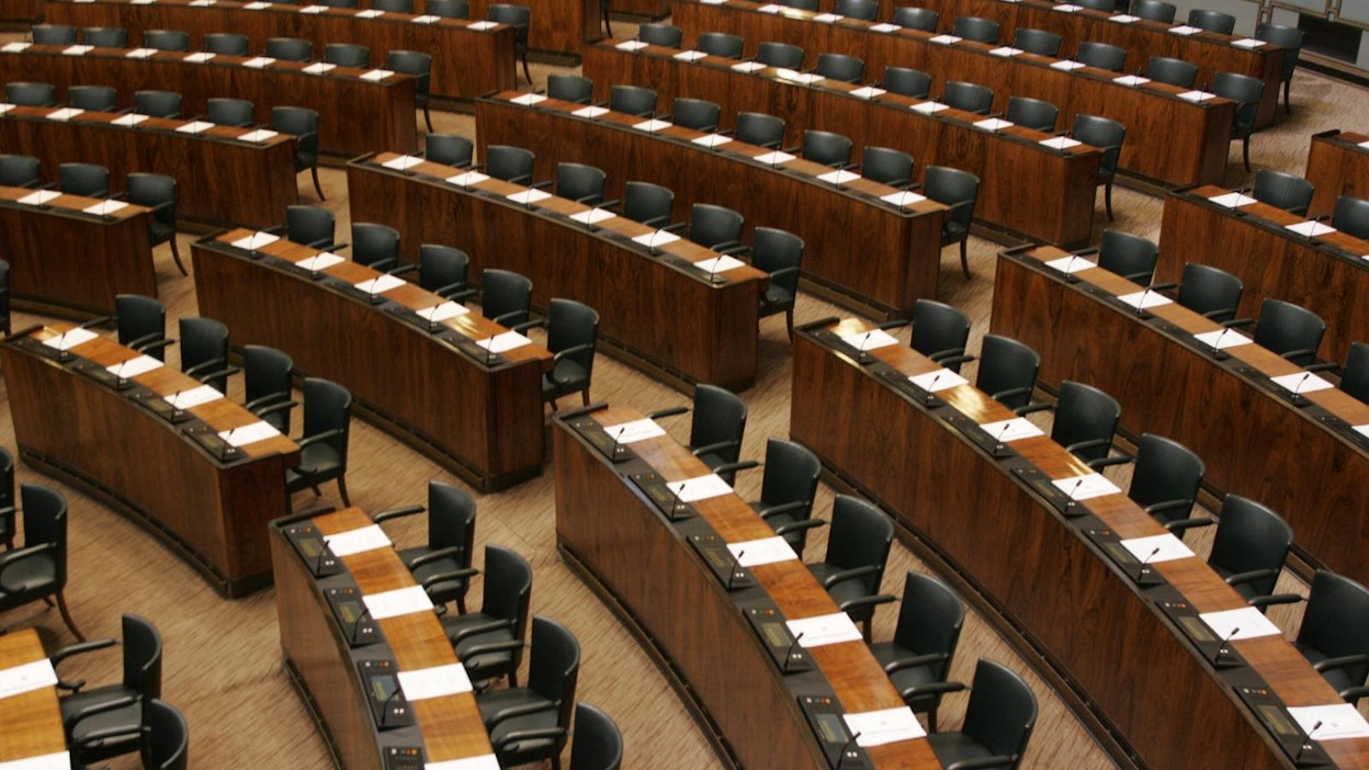 Yleisö pääsee tutustumaan uudistuneeseen eduskuntataloon.