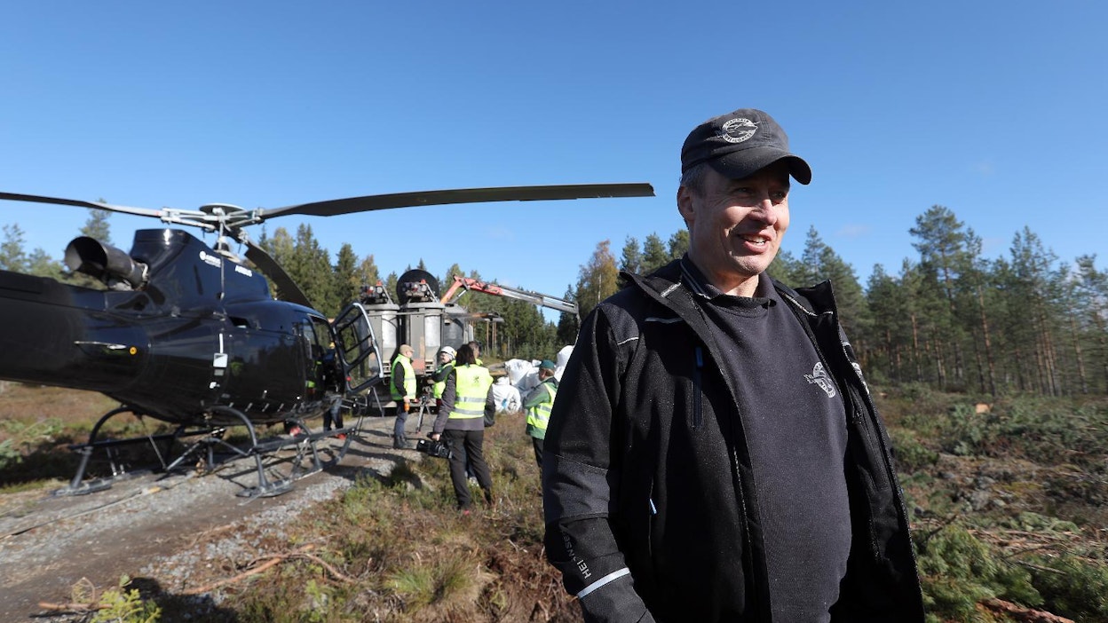 Lentäjä Pekka Jokiluoma toivoo tyyntä ja pilvipoutaista syksyä – silloin lentäminen käy sujuvimmin.