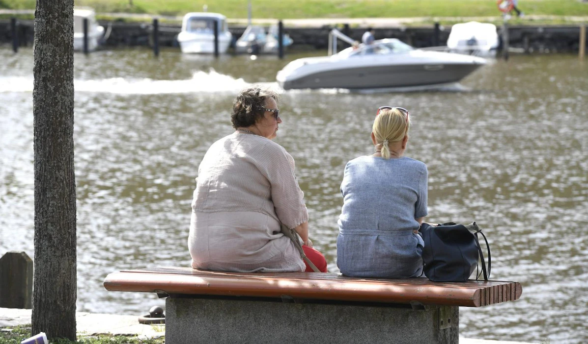 Perjantain jälkeen sää on muuttumassa epävakaisemmaksi lauantaiksi ja sunnuntaiksi. Lisäksi lämpötilat laskevat 20 asteen tietämille. LEHTIKUVA / HEIKKI SAUKKOMAA