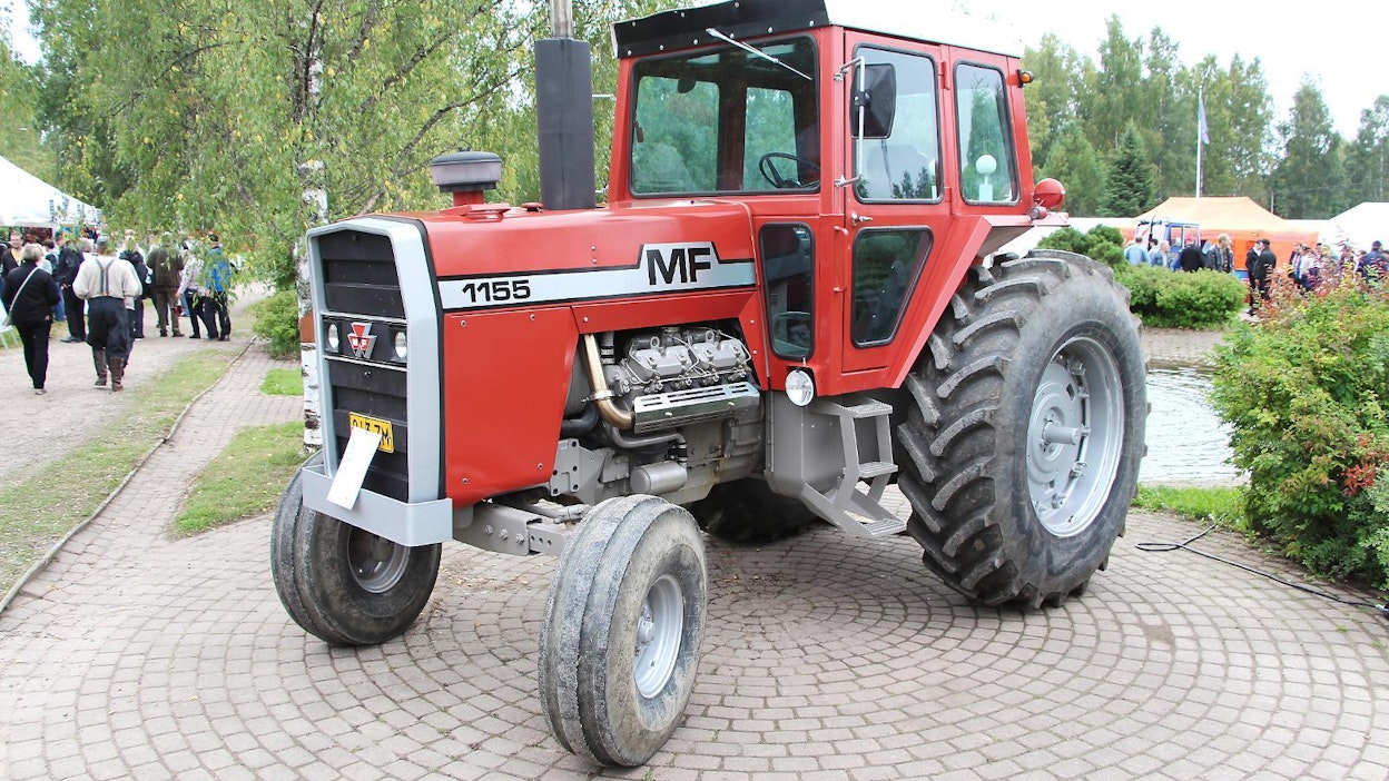 Massey-Ferguson 1155 -traktoria valmistettiin vuosina 1973–78 Detroitissa, MIchiganin osavaltiossa USA:ssa.