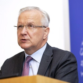 Rehn perustelee päätöstään sillä, että IMF:n pääjohtajan virkaan on tarpeen saada ehdokas, jonka takana Euroopan maat voivat seistä yhteisesti. LEHTIKUVA / ANNI REENPÄÄ