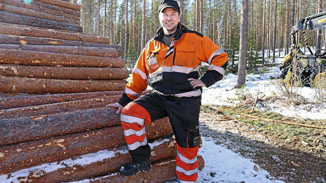 Metsätalous kiinnostaa Markku Ronkaista. Metsä on monien mahdollisuuksien tuotantomuoto ja hyvin hoidettuna se myös säilyttää arvonsa. Kuluvan talven saldo on 1 300 mottia harvennuspuuta.