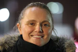 Kirsi Manninen on tehnyt työuransa ravitalleilla ympäri maailmaa. Tällä hetkellä hän työskentelee Jean-Michel Bazirella, joka oli viime vuonna Vincennesin champion 20. kertaa.