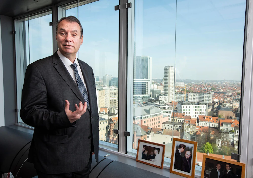 Petosten tunnistamista voitaisiin parantaa entisestään esimerkiksi antamalla paremmat oikeudet epäiltyjen tilitietoihin, Euroopan petoksentorjuntaviraston pääjohtaja Ville Itälä kertoo. Itälä aloitti tehtävässään viime vuonna.
