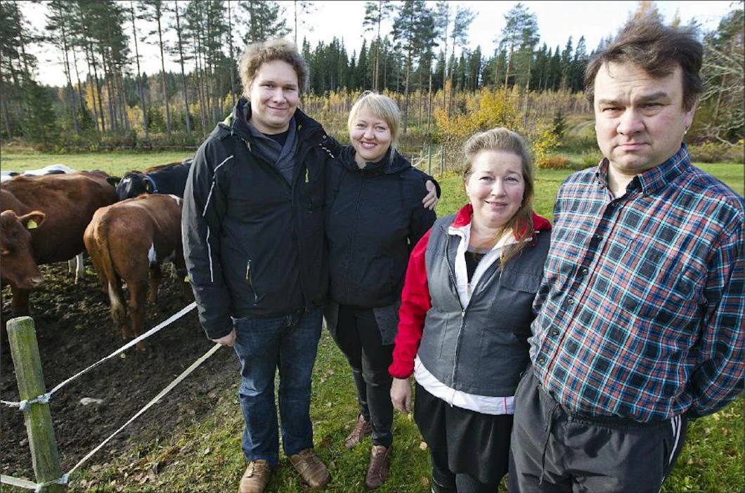 Jarkko ja Kaija Rissanen jatkavat kaksin Puroharjun tilaa. Riitta ja Timo Rissanen siirtyvät avustaviksi perheenjäseniksi. Kari Salonen