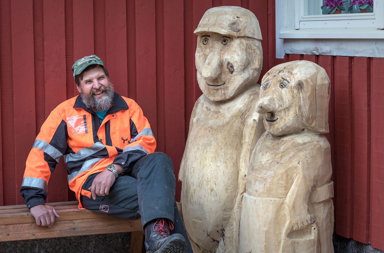 Hiihtomajan isäntäväki Kaisu ja Veikko.