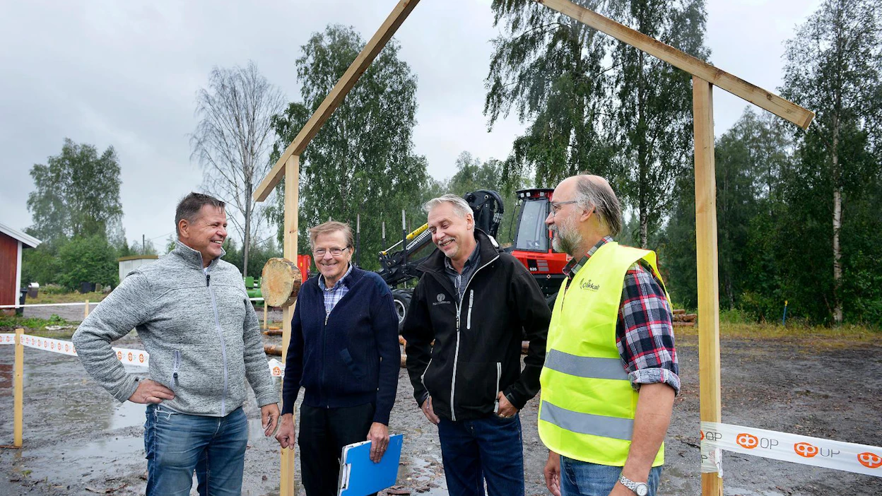 Tähän nousee Ollikkalan maaseutumessujen metsäosasto, esittelevät Jussi Korkia-Aho, Erkki Kuismin, Rauno Somero ja Marko Kivelä.