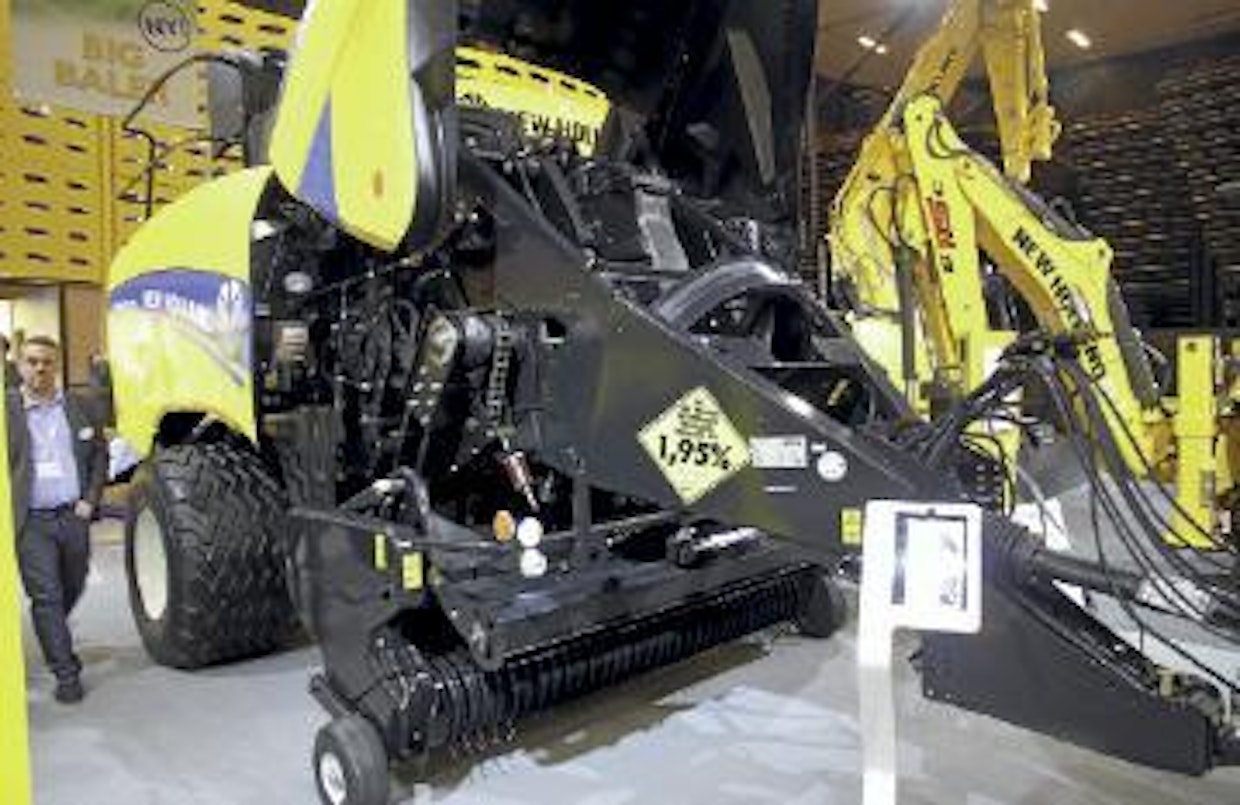 New Holland 1290 CropCutter -kanttipaalain tekee poikkileikkausmitoiltaan 1,2 x 0,9 -metrisiä paaleja. Suorituskyky on 20 % ja paalin tiheys 5 % aiempaa mallia parempi. Parannus perustuu suurelta osin järeämpään voimasiirtoon ja 48 iskuun minuutissa nostettuun mäntänopeuteen. Voimanottotehon tarve on 110 kW (150 hv).