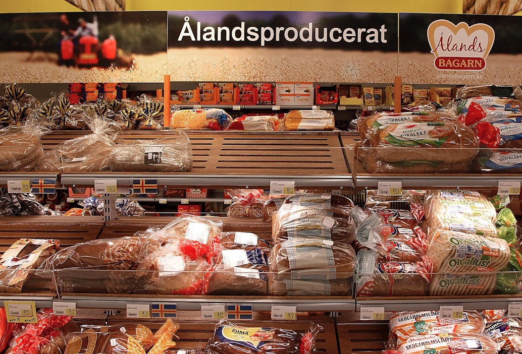 Leipähyllyssä riittää paikallista valikoimaa.