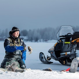MT oli Ilkka Karppisen matkassa Höytiäisen jäällä viime vuoden tammikuussa. Silloin jäällä ei ollut lunta nimeksikään.