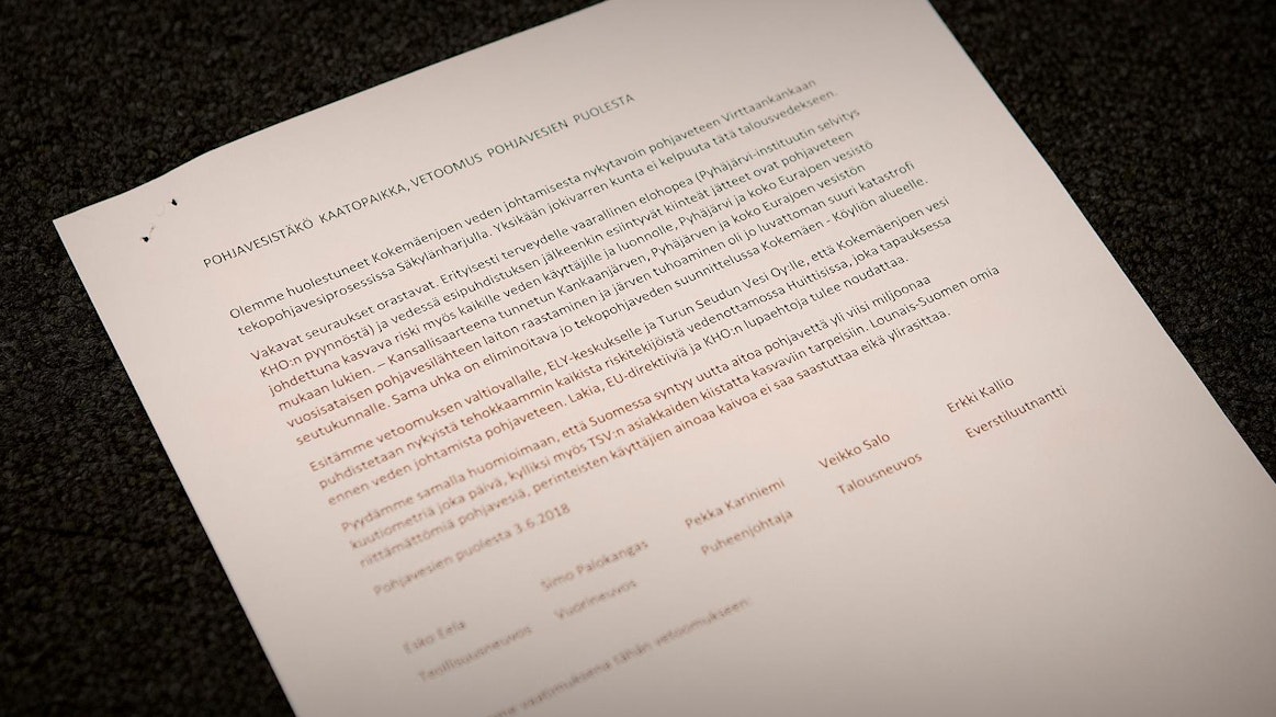 "Vedessä esipuhdistuksen jälkeenkin esiintyvät kiinteät jätteet ovat pohjaveteen johdettuna kasvava riski myös kaikille veden käyttäjille ja luonnolle", vetoomuksen allekirjoittajat muistuttavat.