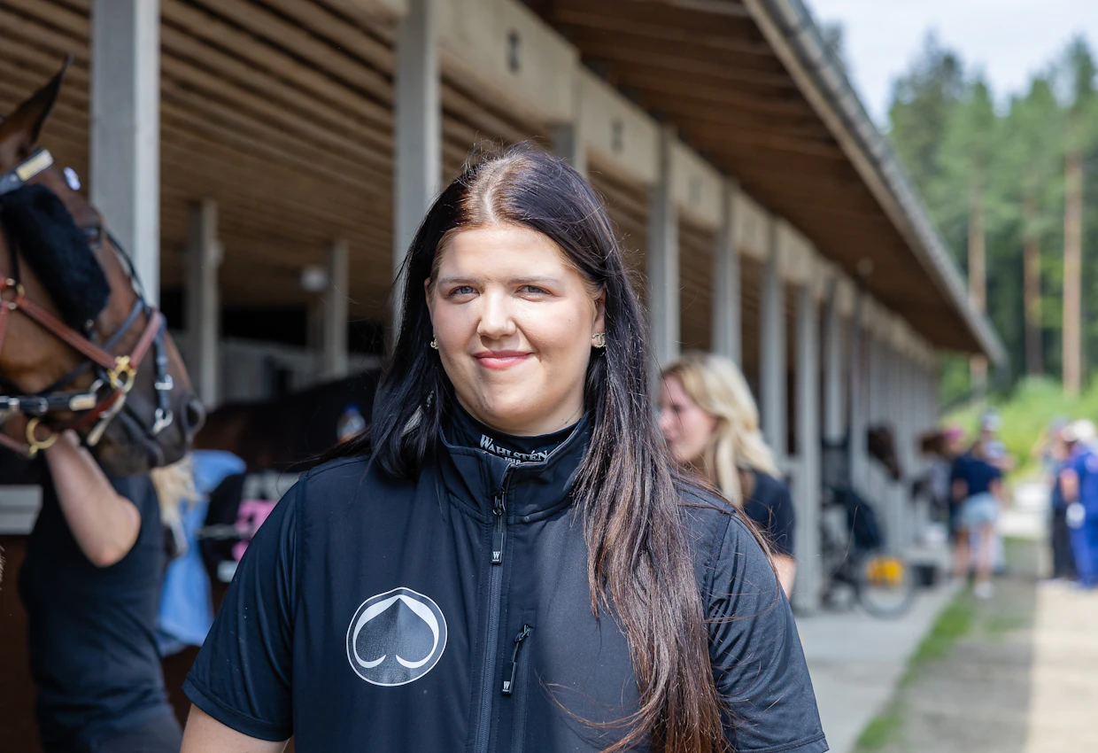 Journey Stablen omistaja Maria Taipale saa Marko Korvelta kiitosta toimintatavoistaan.