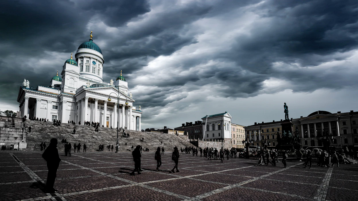 Kansankirkkoa ravistelee historiallisen hajaannuksen mahdollisuus. SLEY ja Kansanlähetys voivat menettää asemansa kirkon virallisina lähetysjärjestöinä.