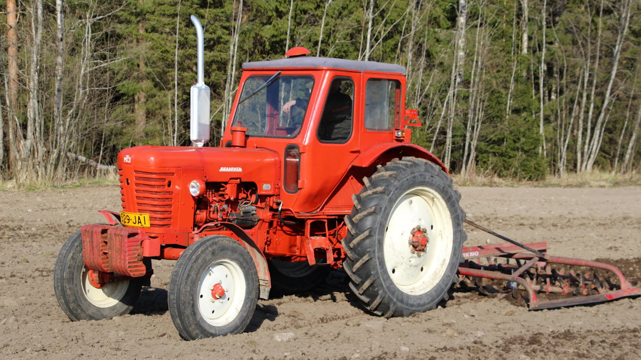 Belarus MTZ-50 -traktoria valmistettiin vuosina 1962-70, Minskissä, Valko-Venäjällä (aiemmin osa Neuvostoliittoa). Traktoria on valmistettu vuoteen 1985 asti uudistettunaversiona yht. 1 256 800 kpl.