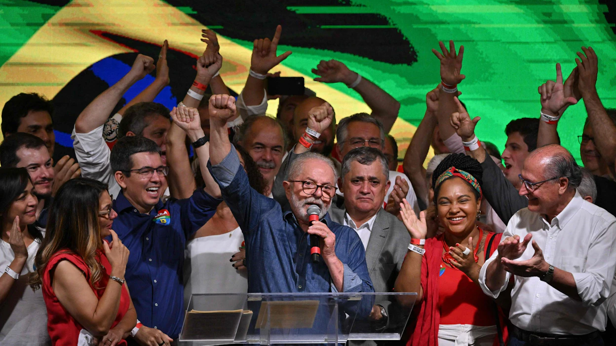 Voitonpuheessaan Sao Paulossa Luiz Inacio Lula da Silva muun muassa ilmoitti Brasilian palanneen kansainväliselle näyttämölle ja julisti maailman tarvitsevan elävää Amazonia.