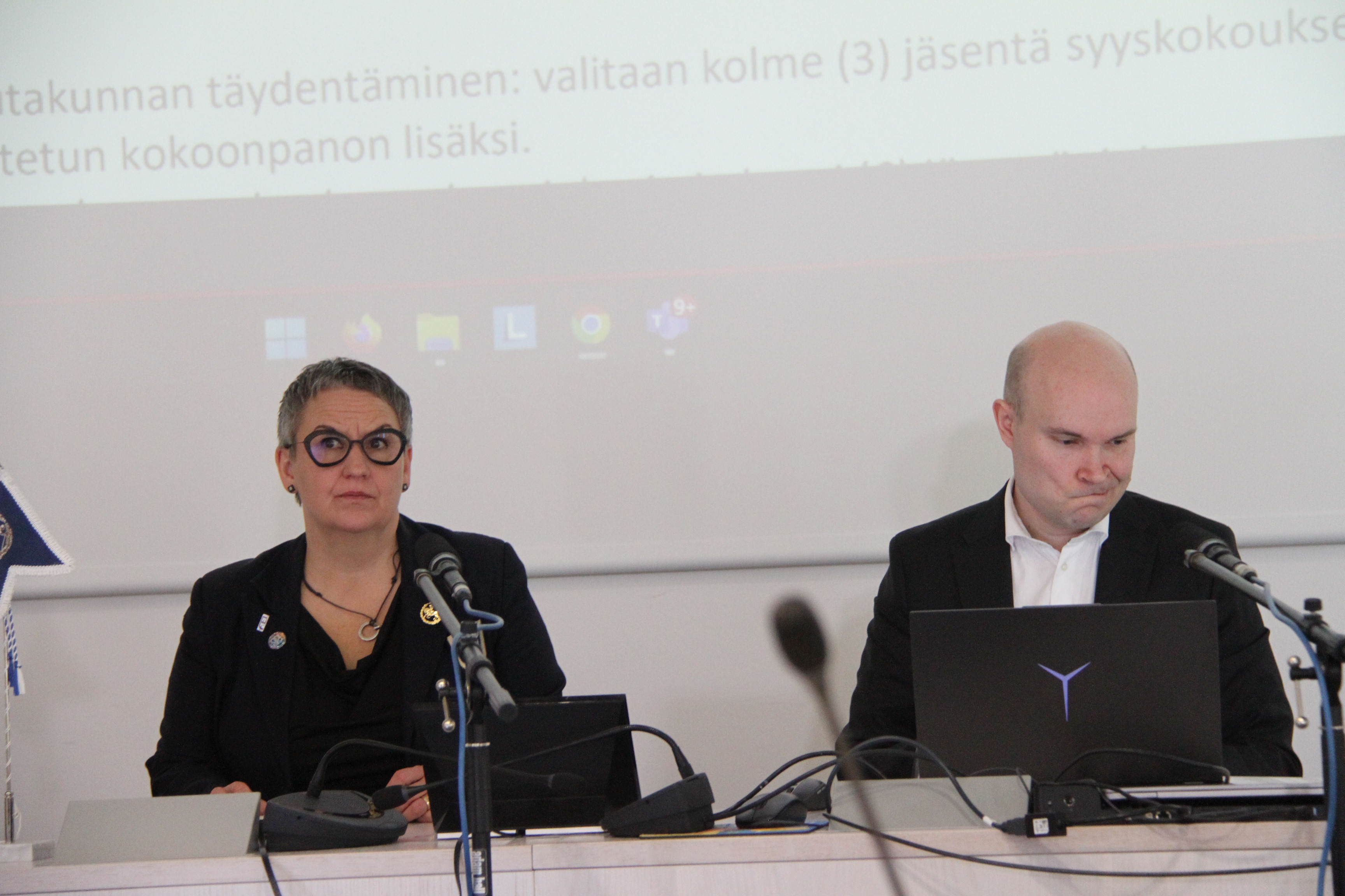 Marjukka Manninen ja Jukka Koivisto liiton vuosikokouksessa vuonna 2022.