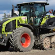 Claas 960 Terra Trac -puolitelatraktorin teho on 327 kW ja paino 17,8 tonnia. Traktorissa on portaaton Cmatic-voimansiirto. Telasto on jousitettu ja suurin ajonopeus on 40 km/h tunnissa.