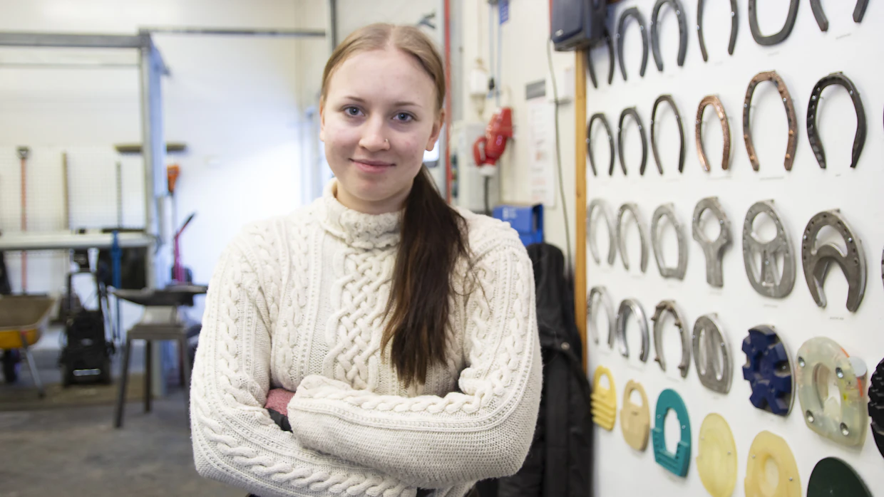 Ronja Paalasen toiveissa on työllistyä opintojen jälkeen hevosten parissa.
