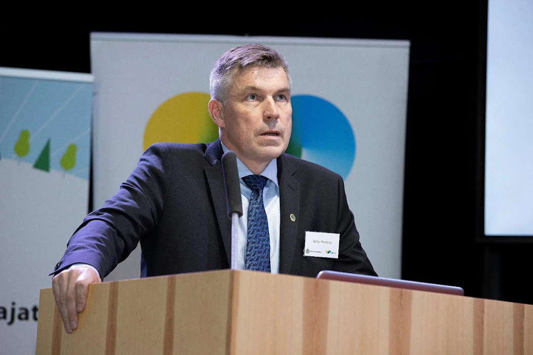 Suomalaiset metsätilat ovat tyypillisesti pieniä. EU:n sääntelyn lisääntyessä vaarana on, että moni heittää hanskat tiskiin ja jättää metsät oman onnensa nojaan, MTK:n puheenjohtaja Juha Marttila sanoi keskiviikkona MTK:n metsävaltuuskunnan kokouksessa Espoossa.