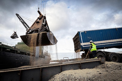 "Viljan hinta ainakin laskee kuin lehmän häntä. Vuosi sitten se oli lähes 100 euroa tonnilta parempi", vastattiin Tuomas Malisen arvioon, että viljelijöiden arvostus on koronakriisin myötä nousussa.
