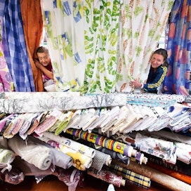 Kari ja Merja Fihlin tekstiilimyymälästä löytyy kankaita jokaiseen makuun.