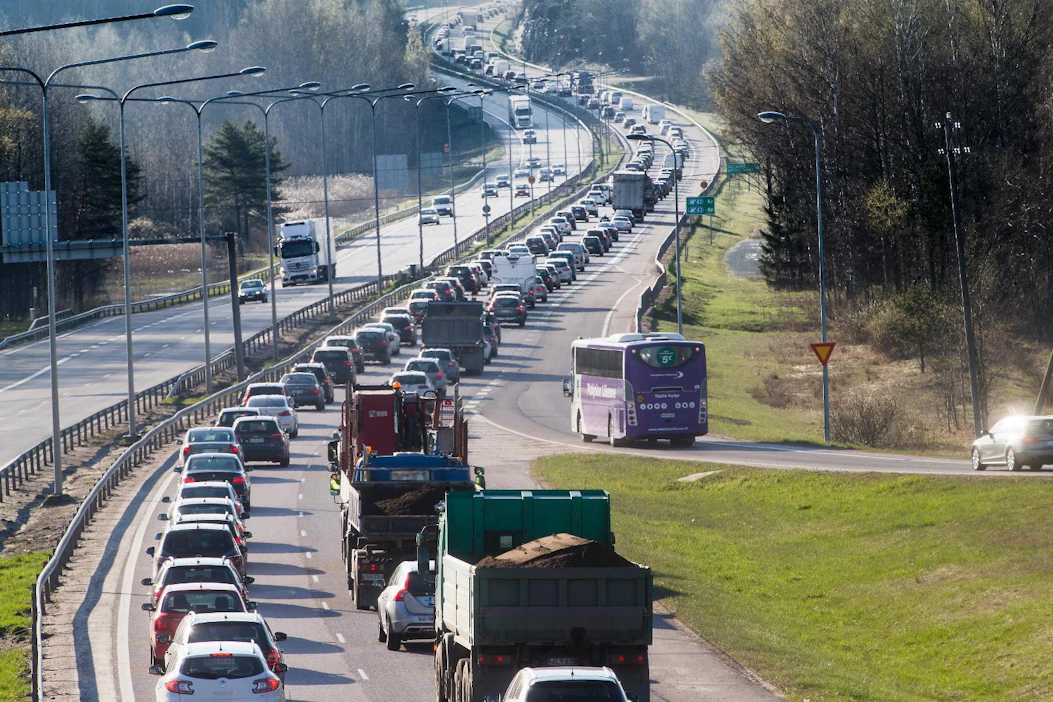 Yli puolet kyselyyn vastanneista pitää BMW-kuljettajia huonosti toisia huomioivia.