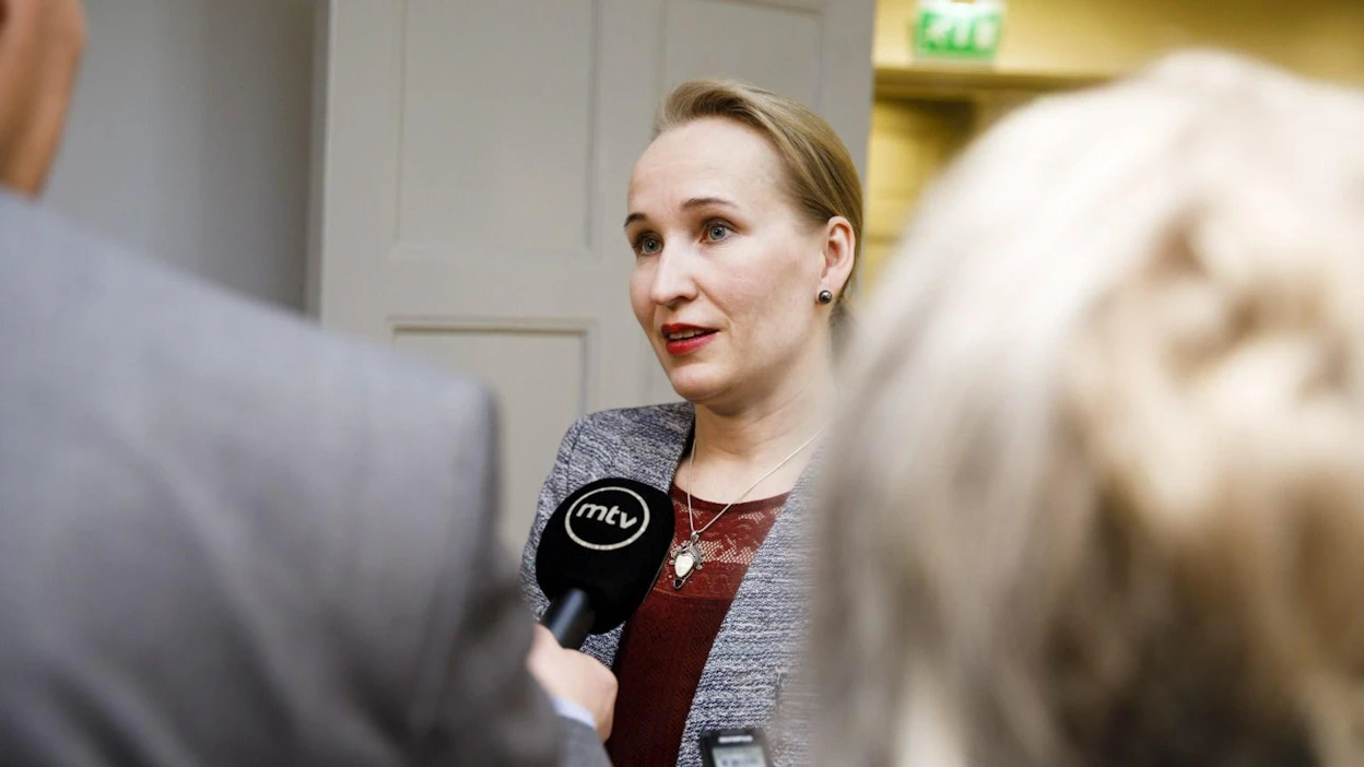 Valtakunnansovittelija Minna Helle on luonnehtinut Ilmailualan Unionin (IAU) ja työnantajapuolta edustavan Paltan neuvotteluja poikkeuksellisen vaikeiksi.